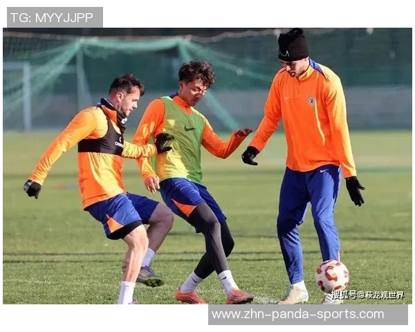 瓦科亲自为克雷桑剪胡子社媒晒照引发球迷热议