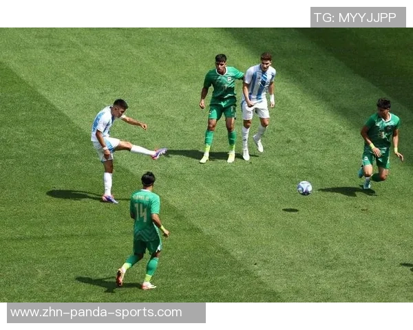 阿尔马达禁区内华丽过人抽射破门本赛季表现亮眼21战交出4球1助的佳绩