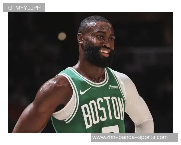 杰伦布朗表现出色17投8中斩获20分外加8篮板5助攻4抢断三分球命中率待提升